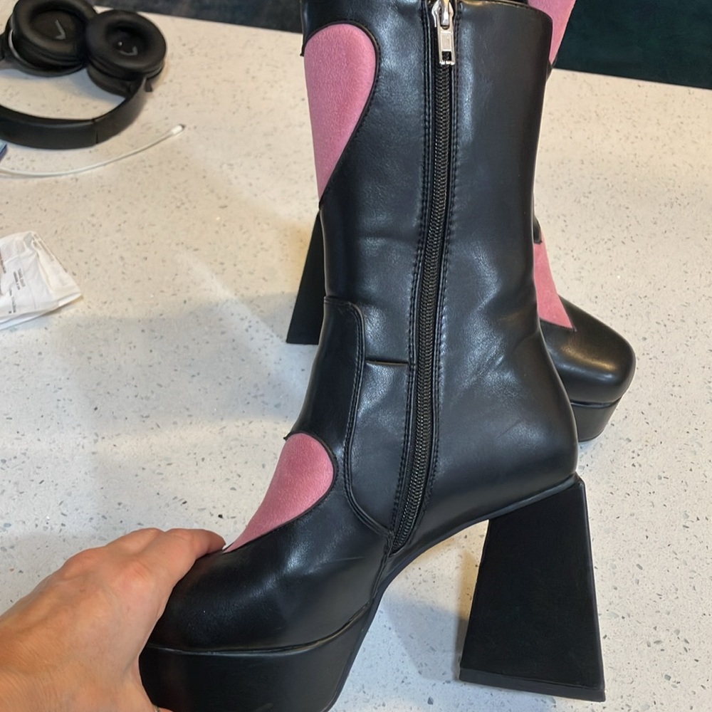 Lamoda Letter to My Lover Black Heeled Boots with Pink Hearts - Picture 7 of 9